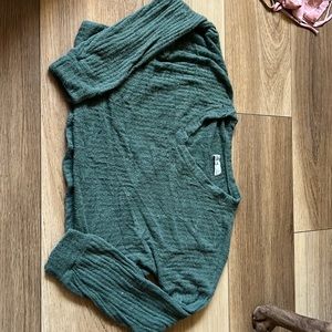 HOLLISTER long sleeve crop top small